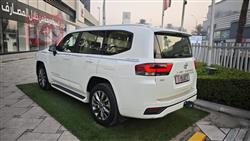 تۆیۆتا لاند کروزەر